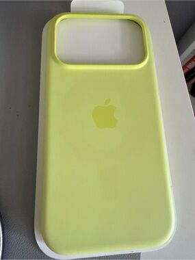 Apple Neon Yellow Case iPhone 17 pro